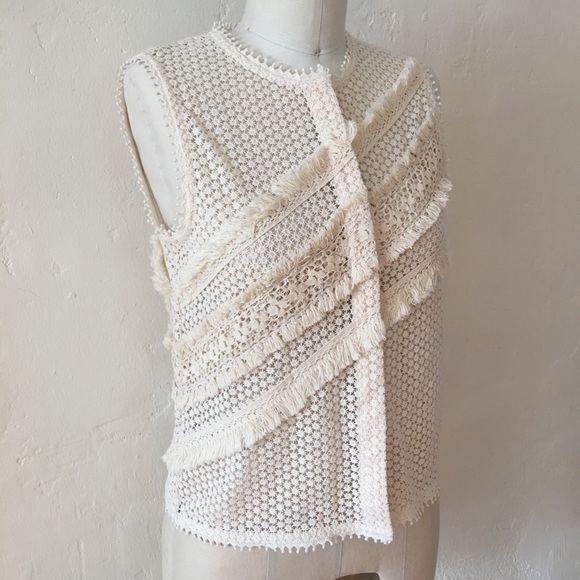 GOEN.J Lace Floral Fringe Sleeveless Button Blouse - Picture 7 of 13